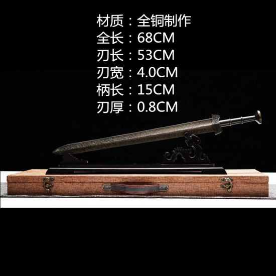 The swords and swords in Longquan City are all handmade of copper, imitating the decoration of the ancient Qin King's bronze sword and the Yue King Goujian swordsman's hall